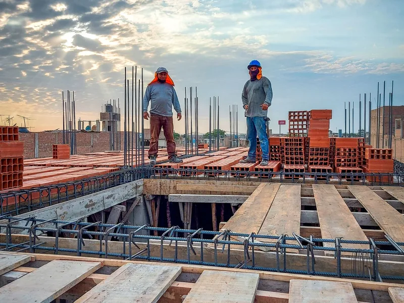 Chantier de construction d'un bâtiment en maçonnerie